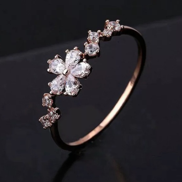 NWOT delicate flower  ring - Picture 2 of 3